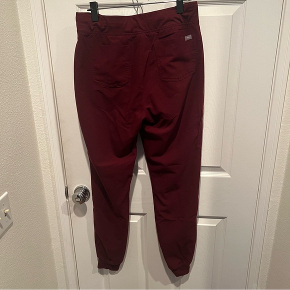 Figs Jogger Scrub Pants in Maroon. Size M Tall. - Picture 2 of 3